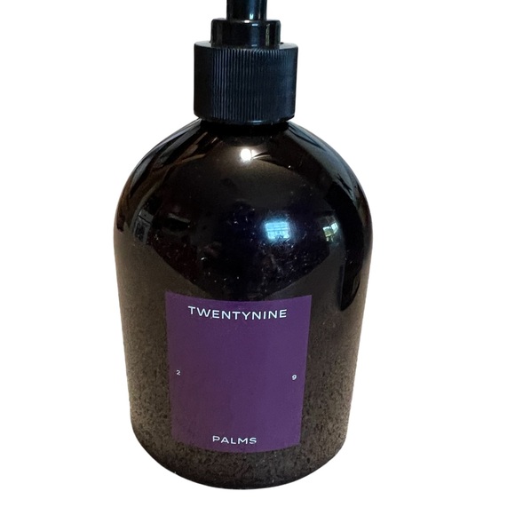 NIB Twenty-Nine Palms Pinyon Poet Body Wash
16.9 oz Bay Laurel, Jojoba, Marjoram - Picture 3 of 6
